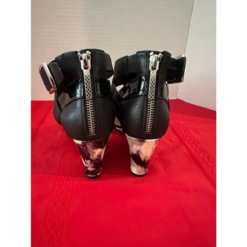 Donald J. Pliner Black/White Strappy Wedge Sandals with Buckle Size 7N